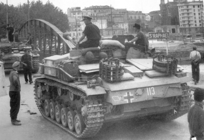 A StuG III Ausf. G with tactical markings on the rear fender. Notice how the Balkenkreuz is located in a different place than the vehicle in front of it.