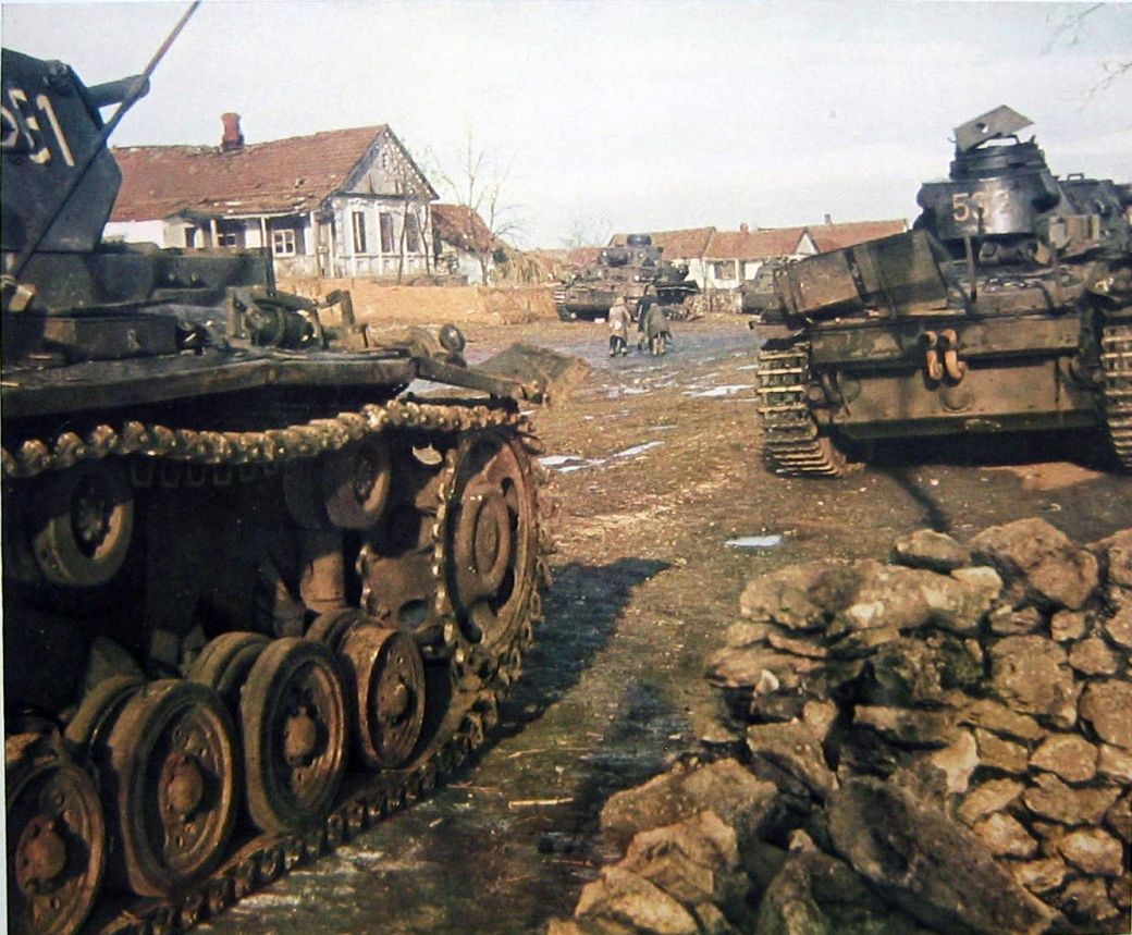  [Photo 2 - More Dunkelgrau painted vehicles during Operation Barbarossa. Notice how road dust and lighting make the vehicle's colour appear to change.]