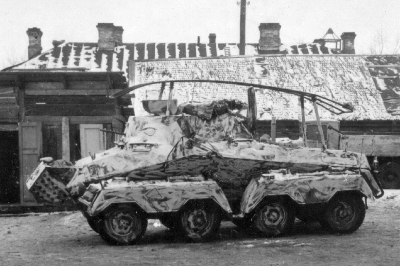 [Photo 4 - A Sd.Kfz 232 (Rad 8) with a coat of white-wash over Dunkelgrau. Notice that you can clearly see how it was applied with a brush or rag by hand, rather than applied via air-spraying.]