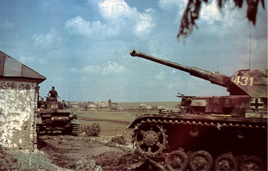 [Photo 6 - A Pz Kpfw IV Ausf. F2 painted in what appears to be two-tone camouflage, from the 14th Panzer Division, which means this image must be on the Eastern Front and possible during 1941, when the Ausf. F2 was introduced.]