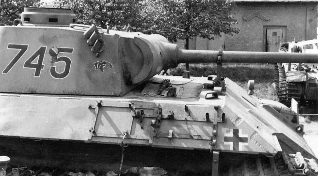 Panther Ausf. D Nr. 745 from the 52nd Panzer Abteilung. The black panther's head is the symbol of the 7th Company.