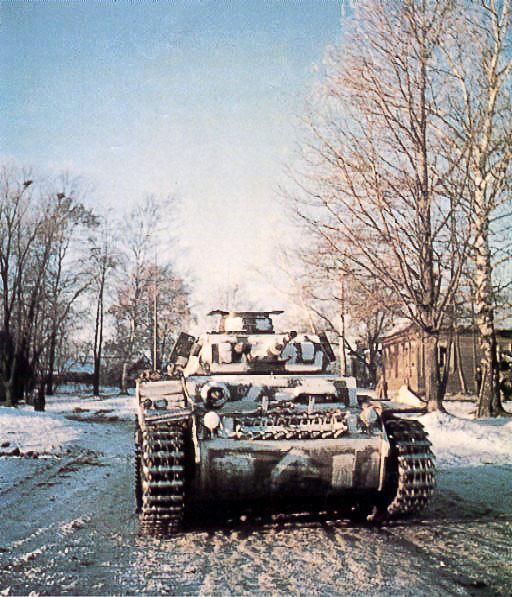 [Photo 3 - A Pz Kpfw III Ausf. F with very crudely applied winter camouflage (probably white-wash) over Dunkelgrau. Notice how, despite the rather poor application, it does a decent job of breaking up the vehicle's outlines.]